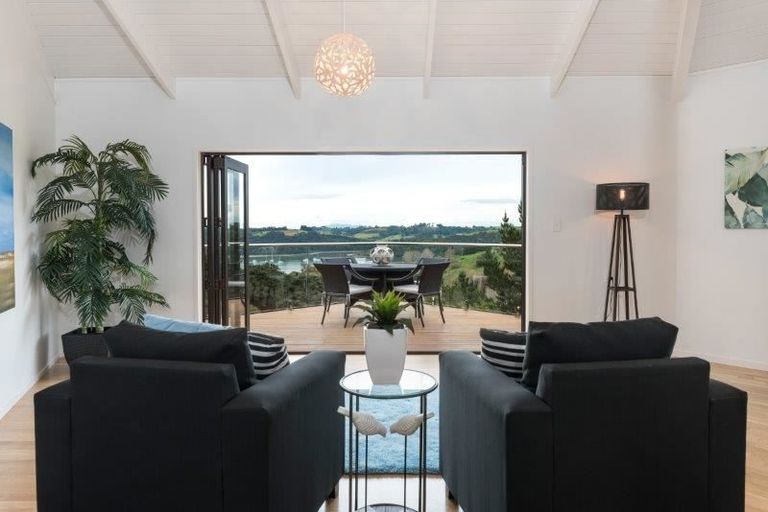 Photo of property in 45 Brick Bay Drive, Sandspit, Warkworth, 0982