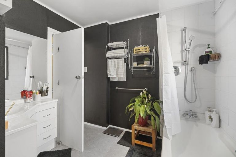 Photo of property in 15a Selwyn Street, Lower Vogeltown, New Plymouth, 4310