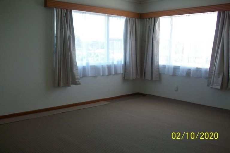 Photo of property in 75 Larnoch Road, Henderson, Auckland, 0610