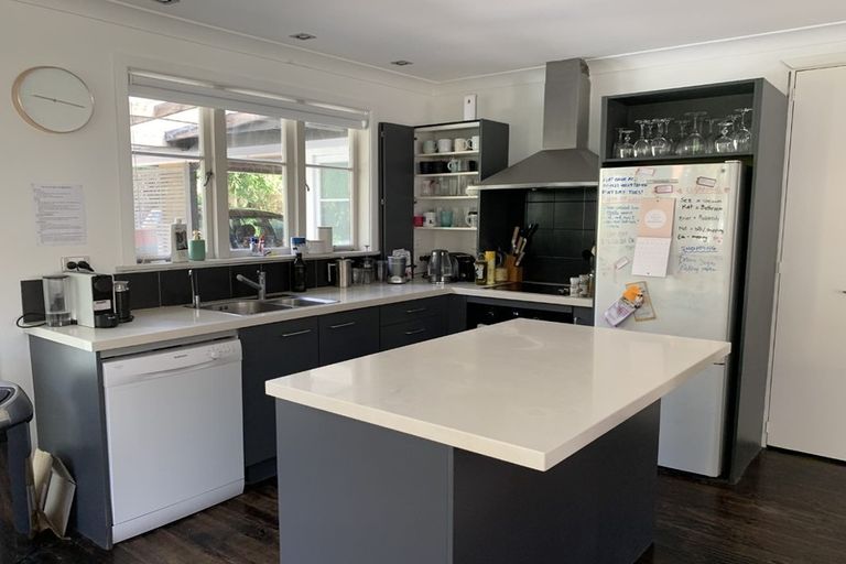 Photo of property in 3 Moffat Road, Red Beach, 0932