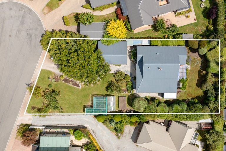 Photo of property in 6 Meadowbrook Place, Wanaka, 9305