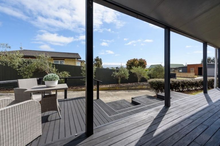 Photo of property in 32 Rutherford Drive, Waikanae Beach, Waikanae, 5036