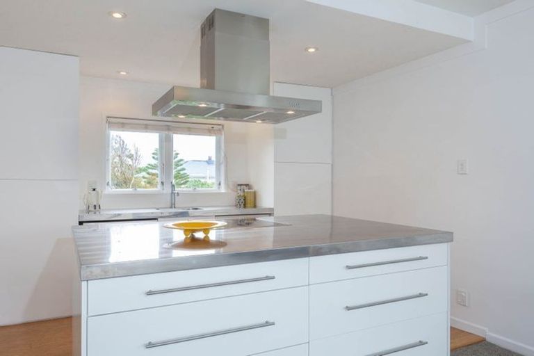 Photo of property in Kingsgate Flats, 10 Austin Street, Mount Victoria, Wellington, 6011