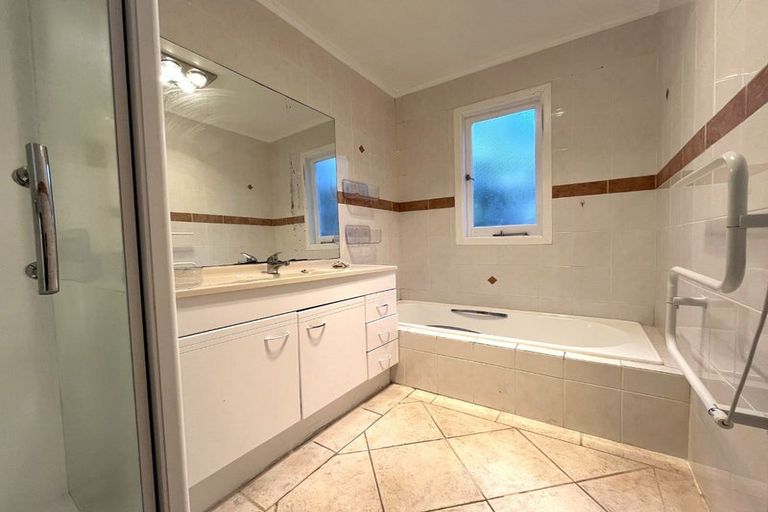 Photo of property in 26 Bucklands Beach Road, Bucklands Beach, Auckland, 2012