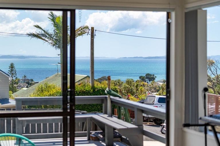 Photo of property in 11 Totara Road, Stanmore Bay, Whangaparaoa, 0932