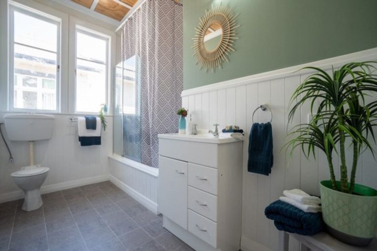 Photo of property in 32 Marne Street, Hokowhitu, Palmerston North, 4410