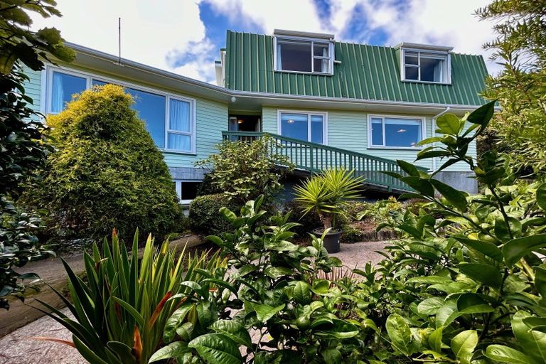 Photo of property in 72 Raroa Terrace, Tawa, Wellington, 5028