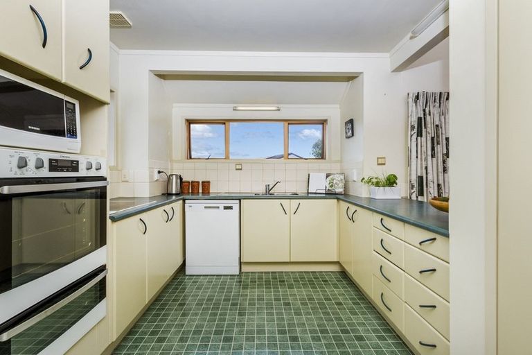 Photo of property in 14 King Richard Place, Browns Bay, Auckland, 0630