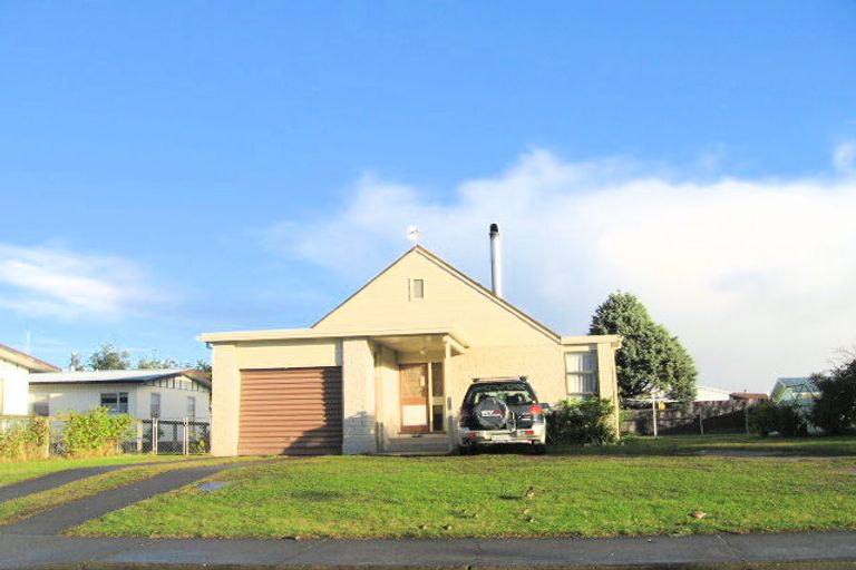 Photo of property in 12 Cartier Crescent, Flaxmere, Hastings, 4120