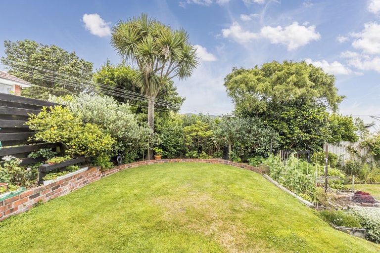 Photo of property in 9 West Road, Northland, Wellington, 6012