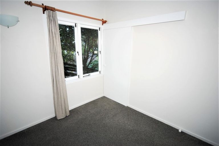 Photo of property in 2/64 Exmouth Road, Northcote, Auckland, 0627