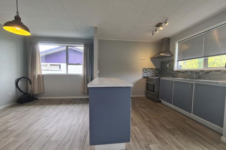 Photo of property in 1 Murillo Place, Henderson, Auckland, 0612