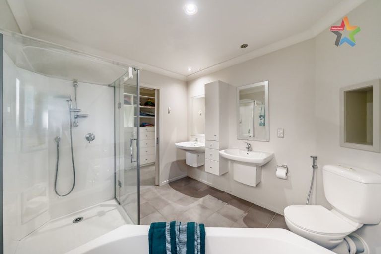 Photo of property in 295a Maungaraki Road, Maungaraki, Lower Hutt, 5010