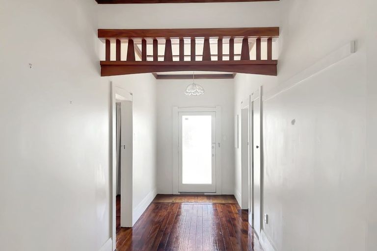 Photo of property in 21 Clayburn Road, Glen Eden, Auckland, 0602