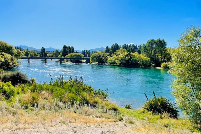 Photo of property in 2 Arklow Street, Albert Town, Wanaka, 9305