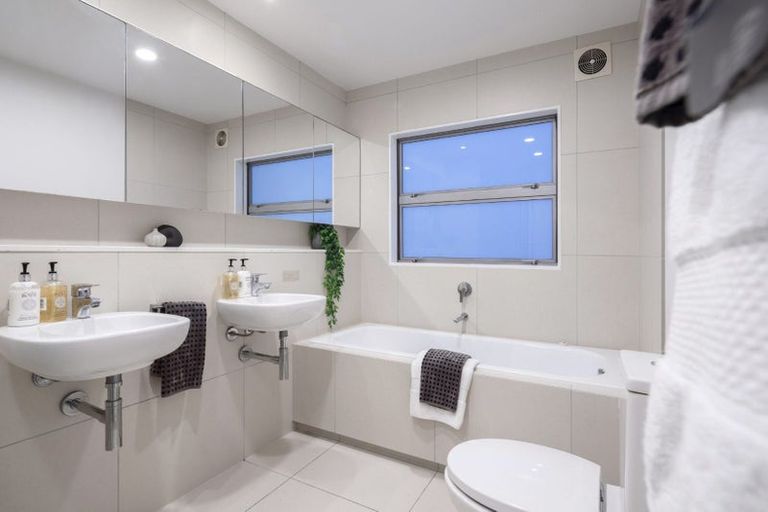 Photo of property in 10a Waterloo Road, Milford, Auckland, 0620