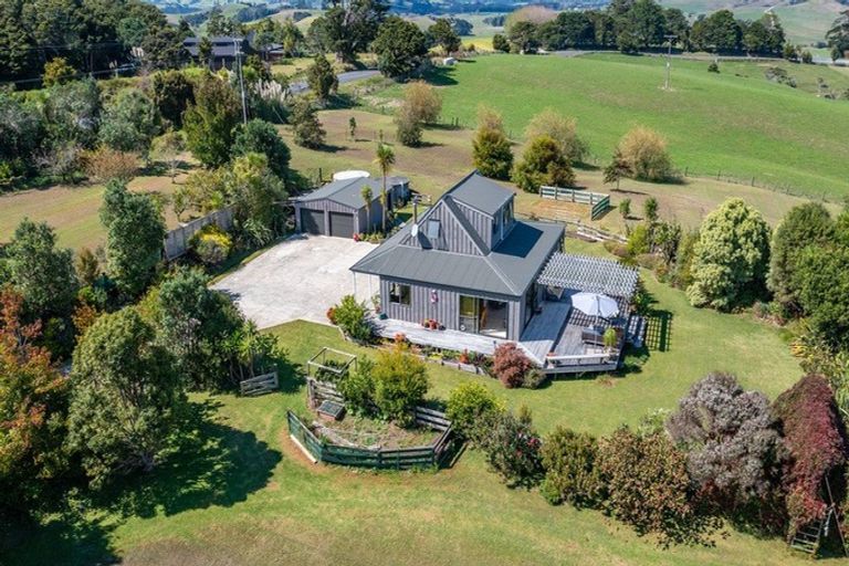 Photo of property in 204 Fishlock Road, Te Arai, Wellsford, 0974