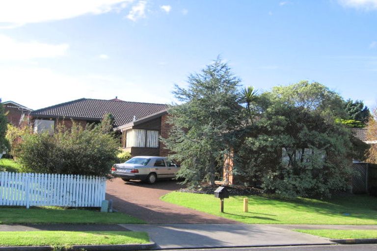 Photo of property in 54 Channing Crescent, Botany Downs, Auckland, 2010