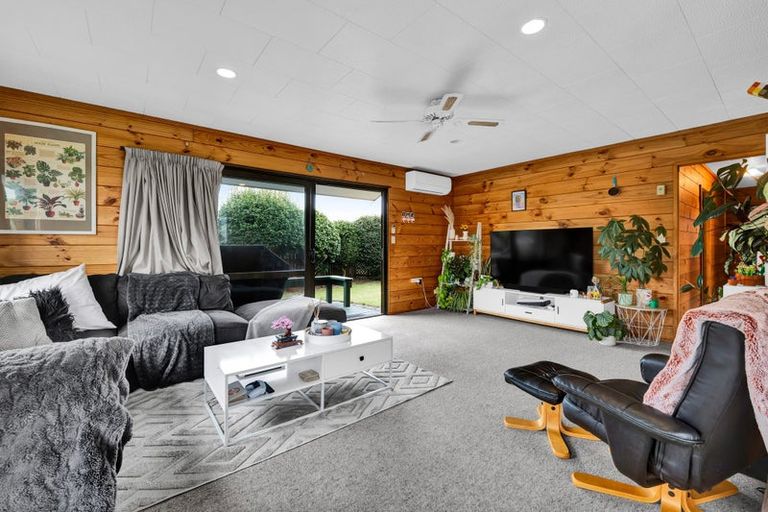 Photo of property in 1 Albert Street, Hawera, 4610