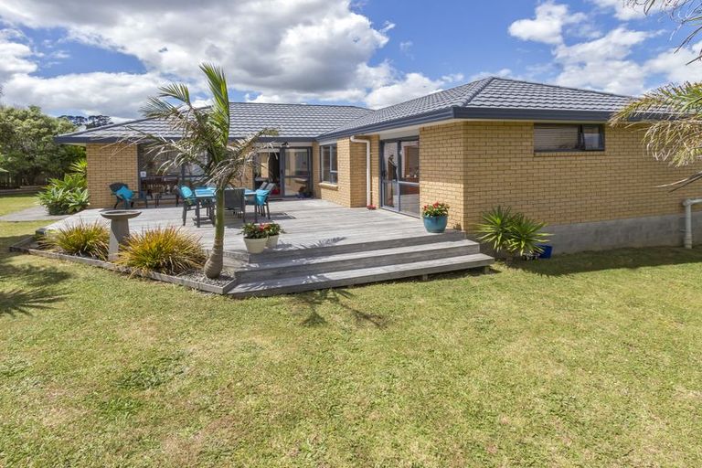 Photo of property in 20 Nephin Place, East Tamaki Heights, Auckland, 2016