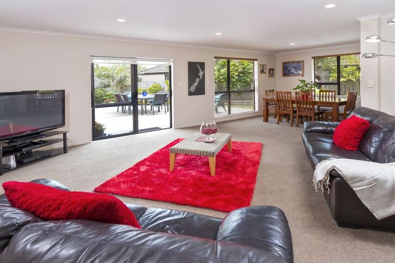 Photo of property in 20 Nephin Place, East Tamaki Heights, Auckland, 2016