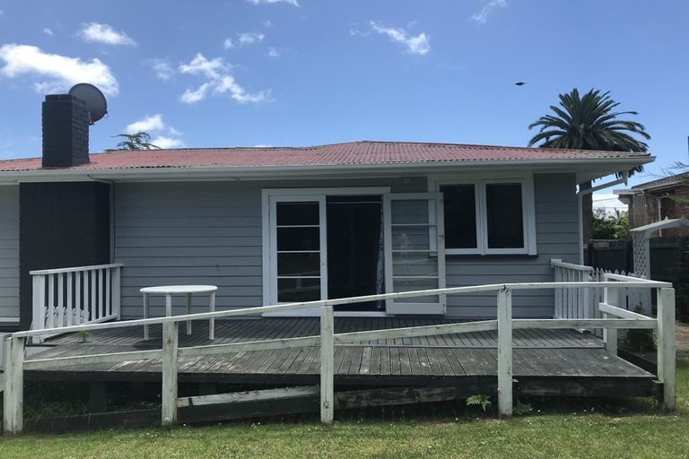 Photo of property in 2/14 Amberley Avenue, Te Atatu South, Auckland, 0610