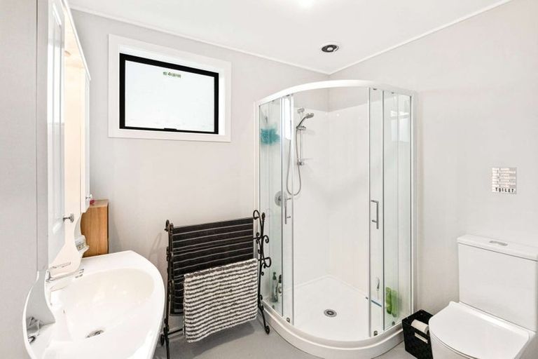 Photo of property in 9 Cleadon Street, Waikaia, 9778