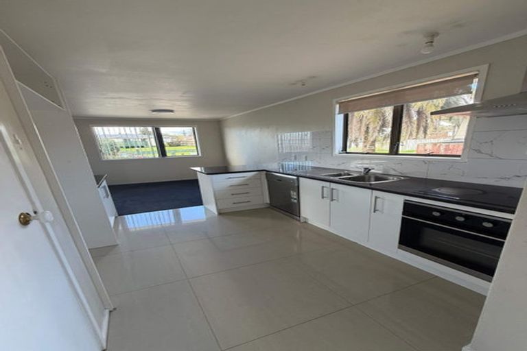 Photo of property in 16 Antalya Place, Manurewa, Auckland, 2102
