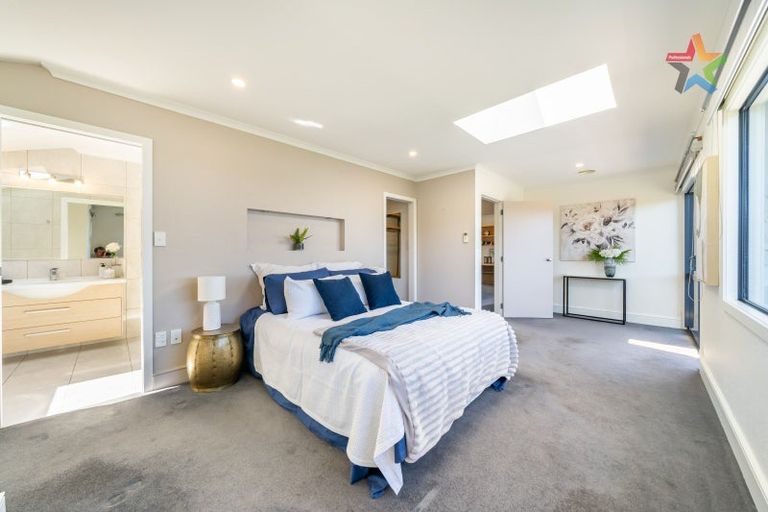 Photo of property in 7 Green Park Lane, Korokoro, Lower Hutt, 5012
