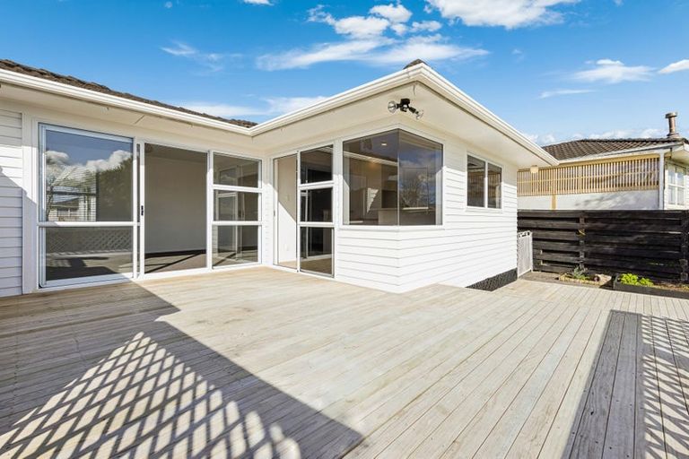 Photo of property in 33 Sunvue Road, Glen Eden, Auckland, 0602
