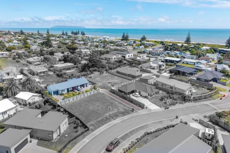 Photo of property in 45 Seagrass Place, Otaki Beach, Otaki, 5512