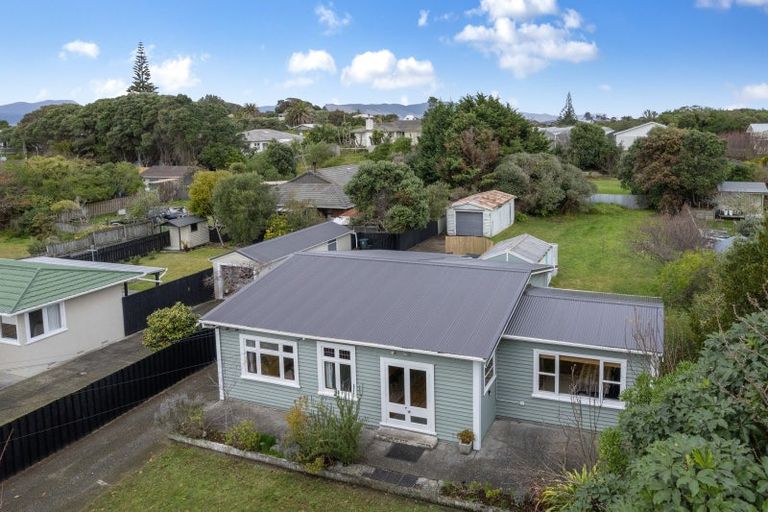 Photo of property in 27 Manuka Street, Otaki Beach, Otaki, 5512