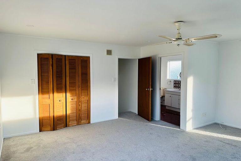 Photo of property in 10 Datura Place, Sunnynook, Auckland, 0620