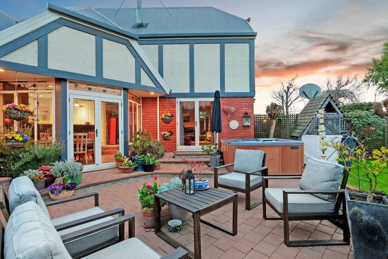 Photo of property in 2/24a Larch Place, Casebrook, Christchurch, 8051