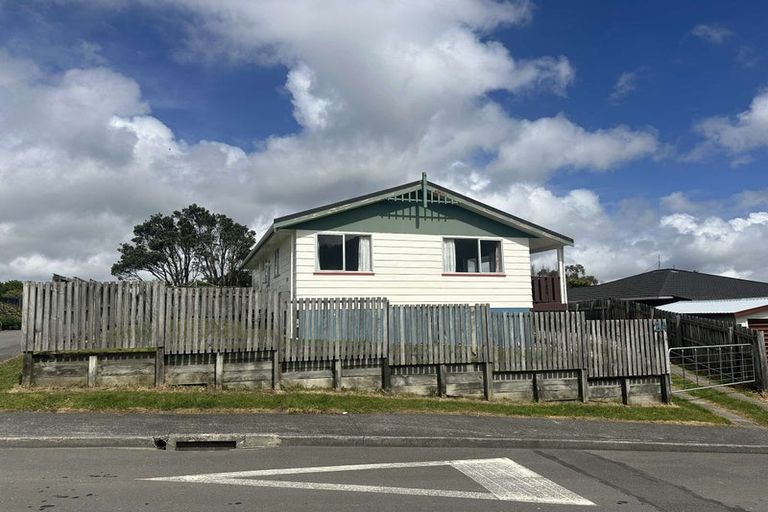 Photo of property in 1/2 Cathie Place, Karori, Wellington, 6012
