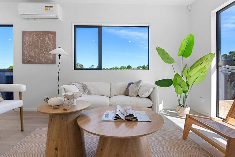 Photo of property in 11 Glenfinn Place, Massey, Auckland, 0614