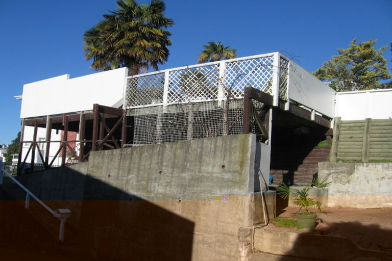 Photo of property in 2 Fitzroy Road, Bluff Hill, Napier, 4110