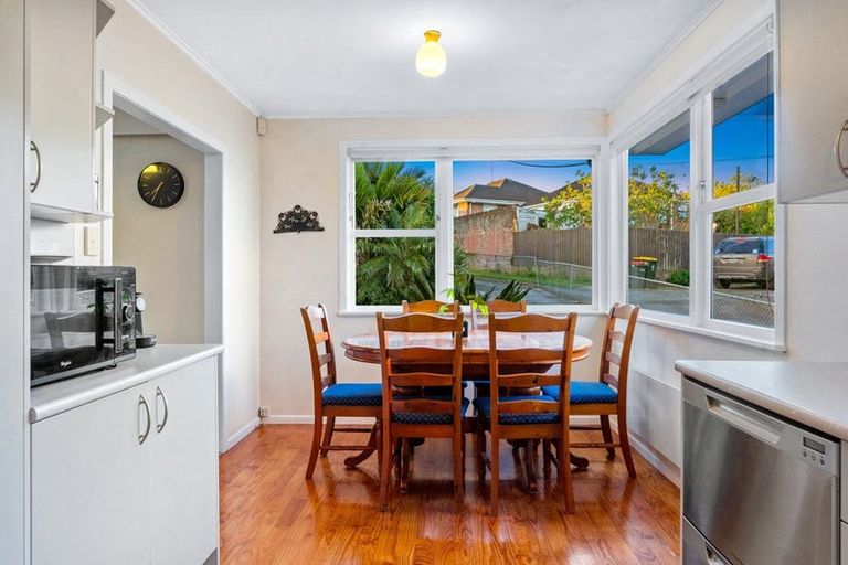Photo of property in 23 Hutchinsons Road, Bucklands Beach, Auckland, 2014