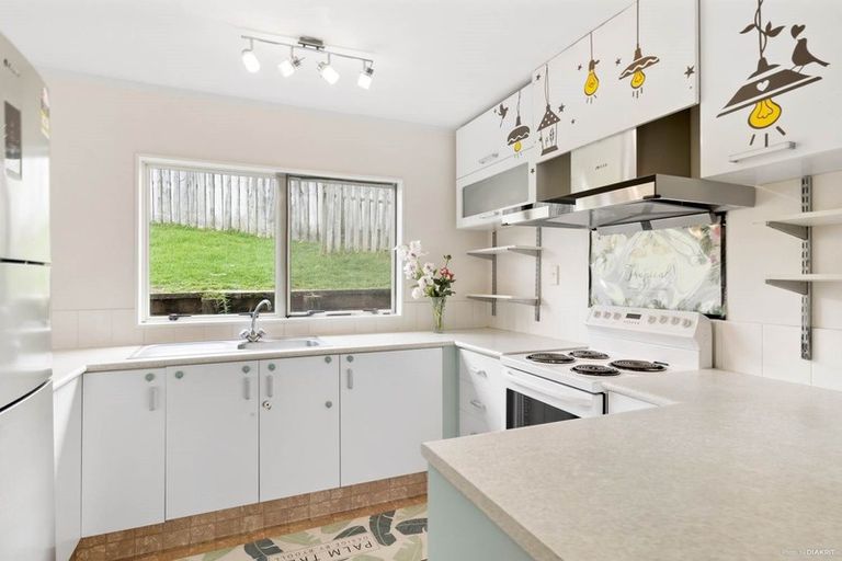 Photo of property in 10 Broadfield Street, Massey, Auckland, 0614