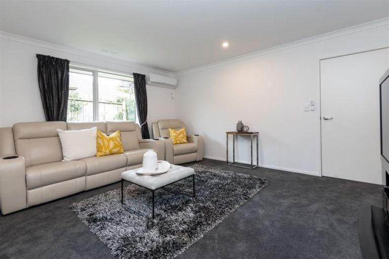 Photo of property in 98 Beach Road, Mellons Bay, Auckland, 2014