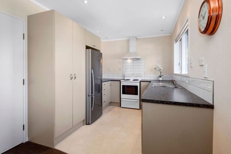 Photo of property in 14a Zande Terrace, Tawa, Wellington, 5028