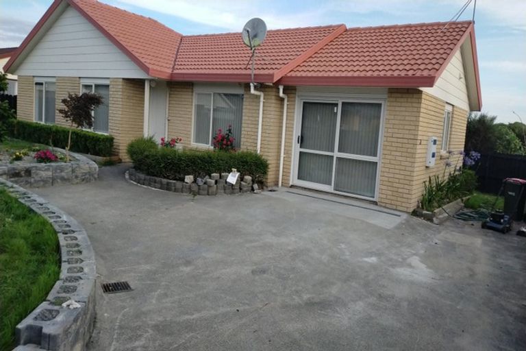 Photo of property in 2/28 Horlicks Place, Randwick Park, Auckland, 2105