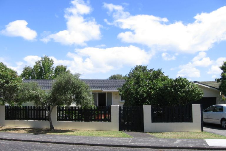 Photo of property in 3 Amelia Place, Beach Haven, Auckland, 0626
