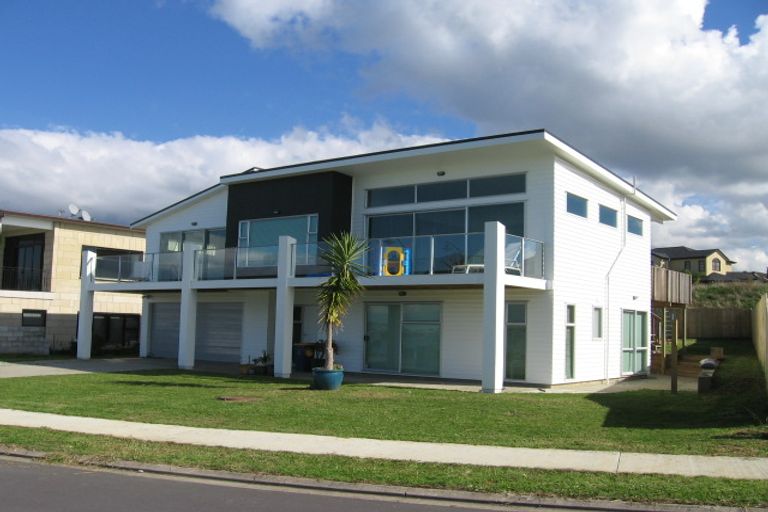 Photo of property in 22 Waikura Drive, Te Atatu Peninsula, Auckland, 0610