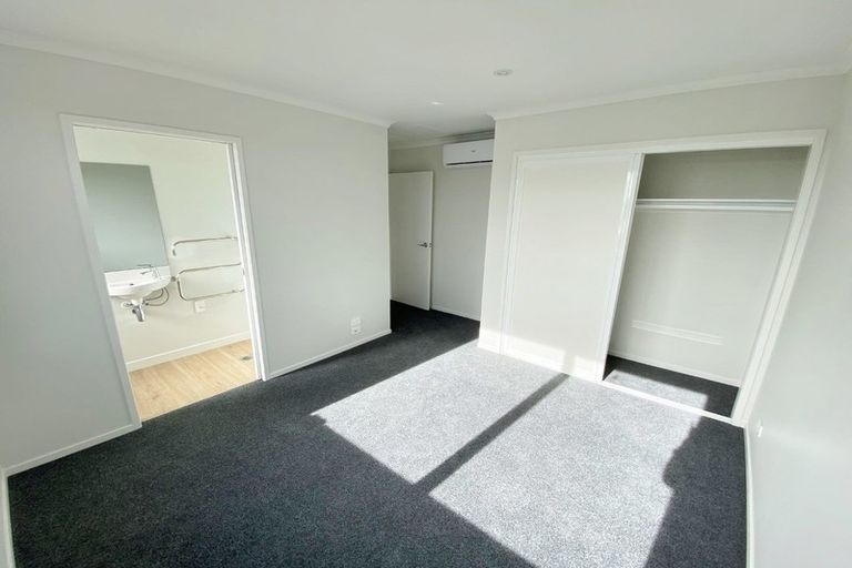Photo of property in 6/5 Peachgrove Road, Te Atatu Peninsula, Auckland, 0610