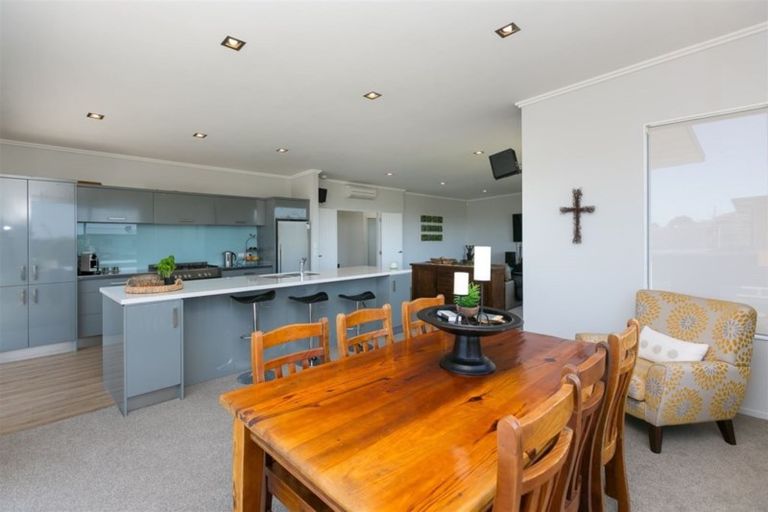 Photo of property in 18 Parkvue Drive, Bell Block, New Plymouth, 4312