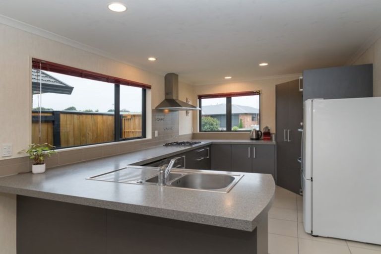 Photo of property in 32 Tennyson Avenue, Kelvin Grove, Palmerston North, 4414