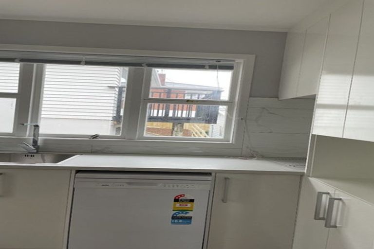 Photo of property in 41 Park Road, Glenfield, Auckland, 0629