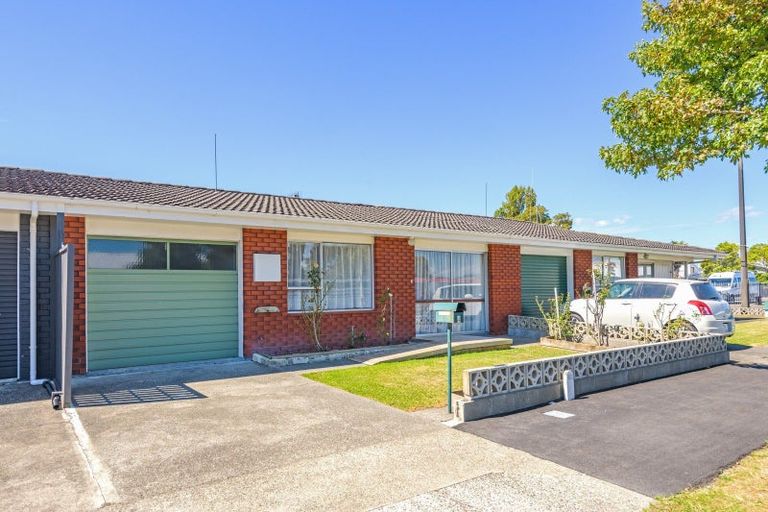 Photo of property in 4 Nikau Street, Takaro, Palmerston North, 4410