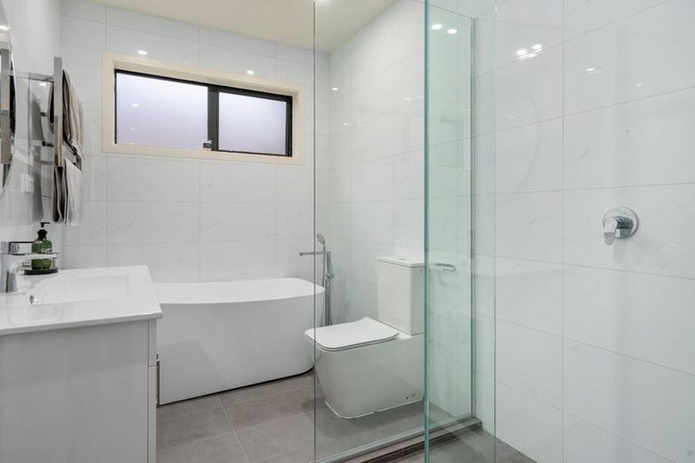 Photo of property in 61a Riverstone Drive, Riverstone Terraces, Upper Hutt, 5018